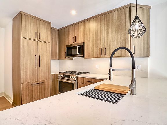 3rd image of 921 Madison St #401