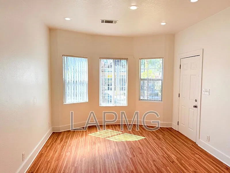 1 bed, 1.5 bath, $2,150 — Photo 3