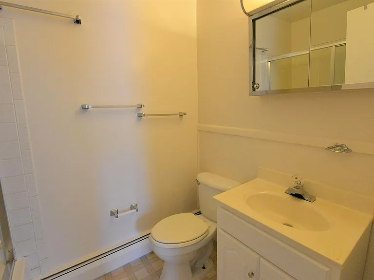426 Winthrop Dr — Photo 10