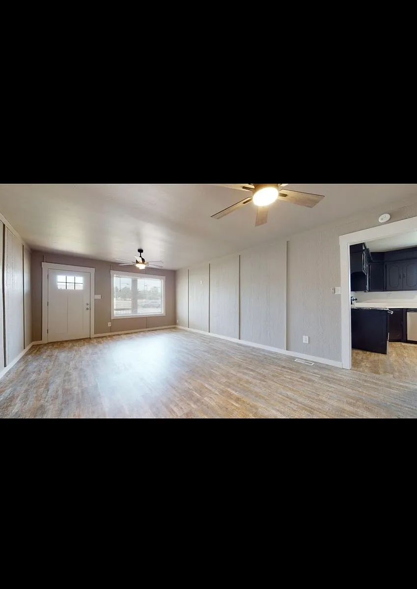 Building Photo - 723 N Jardot Rd