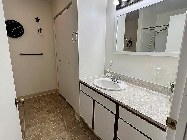 211 E 3rd St #3 — Photo 12
