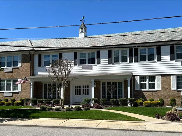 1 Bengeyfield Drive #2A, East Williston, NY 11596