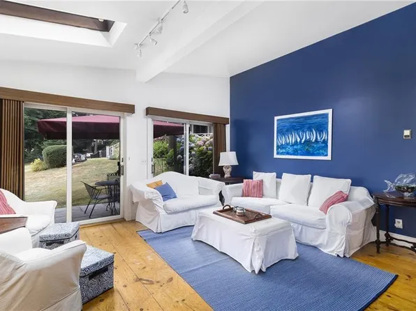 428 Gibbs Ave APT 4, Newport, RI 02840