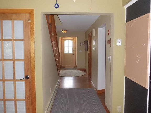 4th image of 15 Mahoney Ave