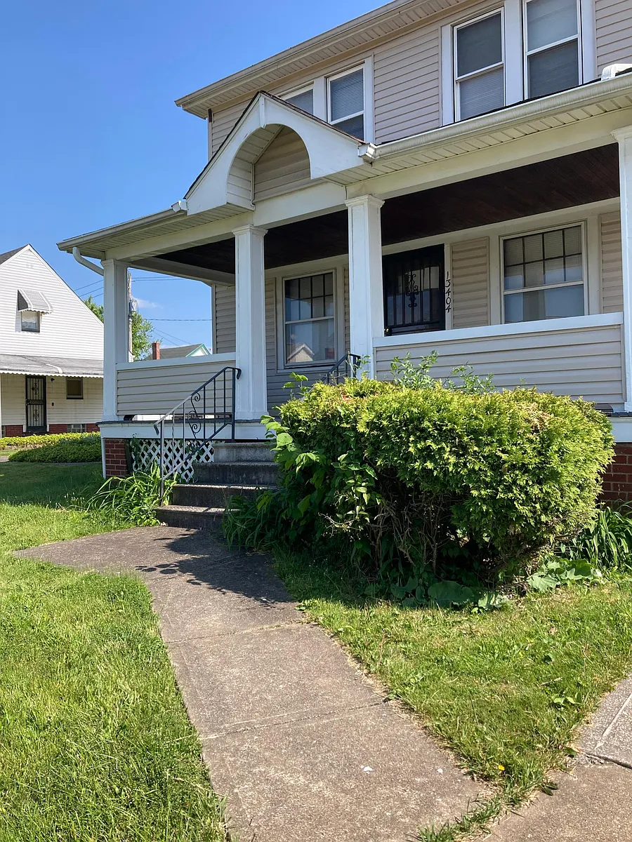 Photo 1 of 10 - 13404 Saybrook Ave - Garfield Heights, OH Primary Photo - 13404 Saybrook Ave