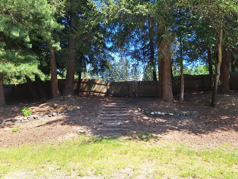 265 NE Silver Pine Dr — Photo 22