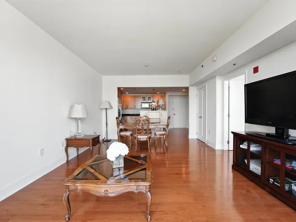 1025 Maxwell Lane image 16 of 33