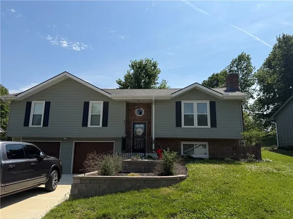 807 E Summit St, Smithville, MO 64089