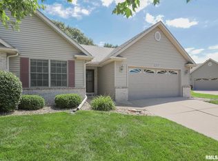 809 Hartz Ct, Le Claire, IA 52753
