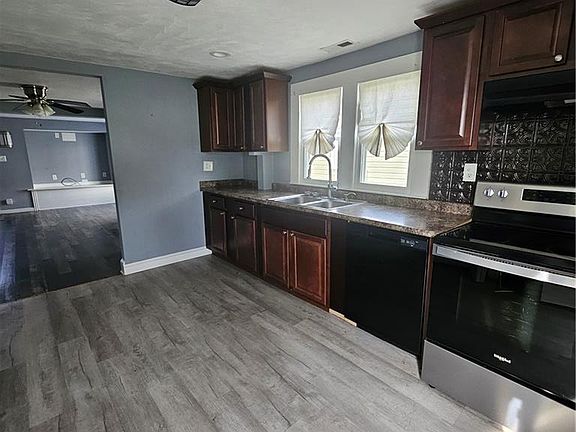 4th image of 655 3rd Ave