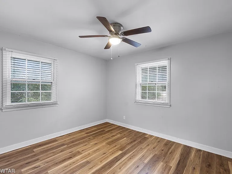 105 Montclair Dr — Photo 5