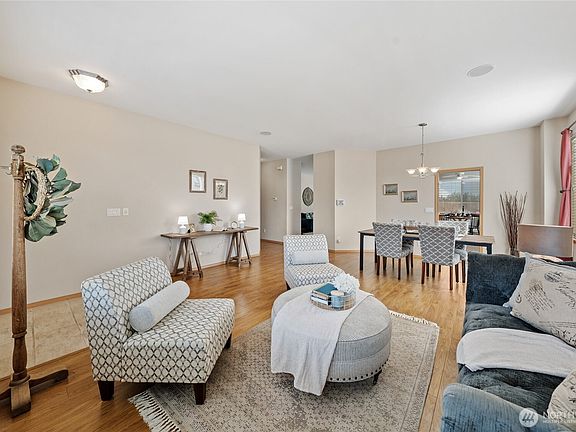 3rd image of 6022 Olive Avenue SE