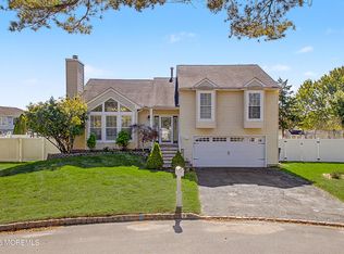 7 Lindner Ln, Howell, NJ 07731
