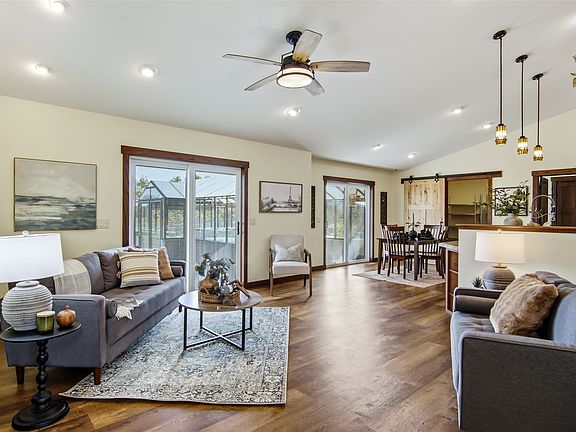 3rd image of S8699 Steinhauer Drive