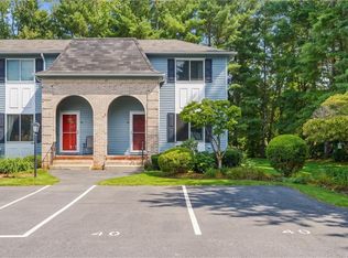 127 Pleasant View Ave APT 40, Smithfield, RI 02917