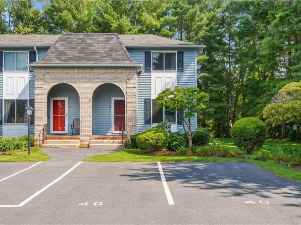 127 Pleasant View Ave APT 40, Smithfield, RI 02917