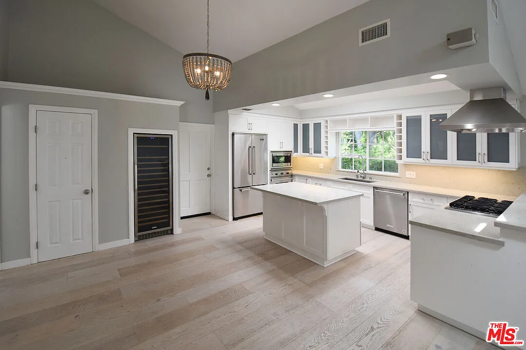 4 bed, 5.0 bath, 2941 sqft, $20,000 — Photo 4