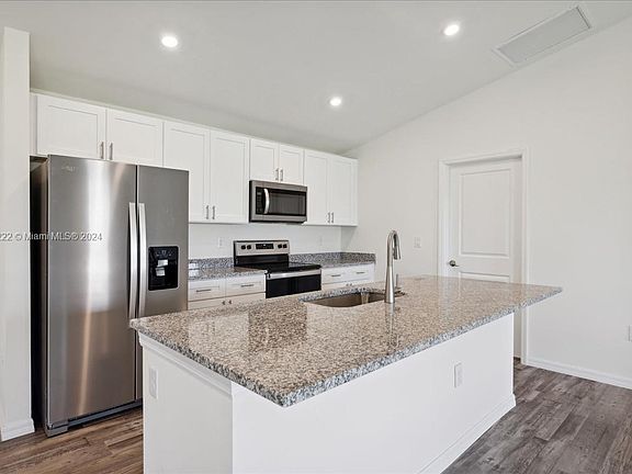 4th image of 2721 NW 20th Ave