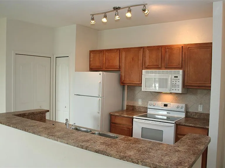 8341 38th Street Cir E #107 — Photo 4
