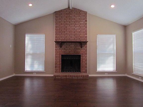 2nd image of 1322 Parkdale Dr