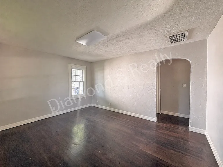 617 W Minota St — Photo 3