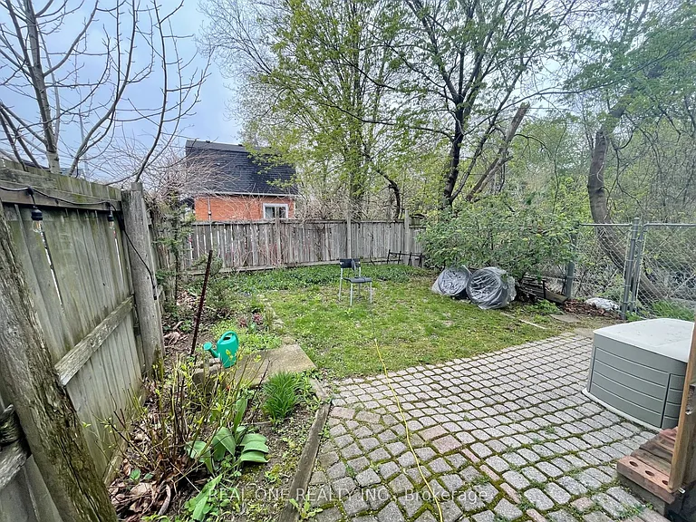 118 Queen St S #1 — Photo 18