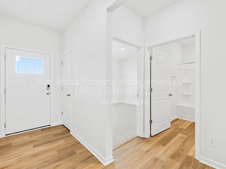 1312 Secrest Commons Dr — Photo 4