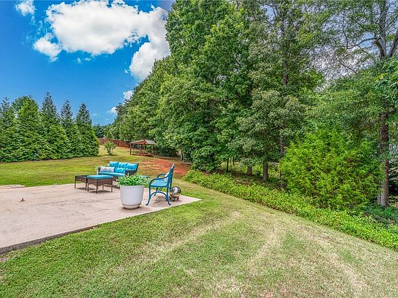 4th image of 304 Wild Dogwood Way