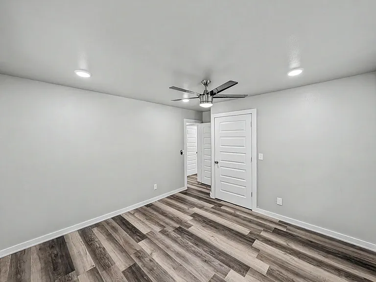 24 Hampstead Ln — Photo 15