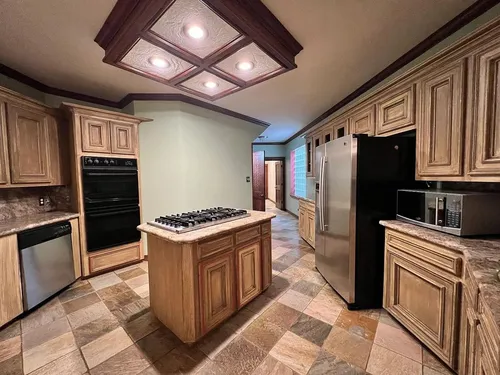 6983 Oakwood Park Photo 1