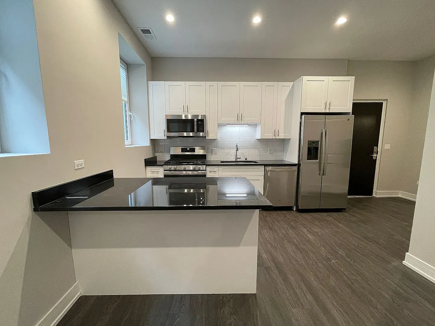 1730 W. Greenleaf Ave — Photo 3