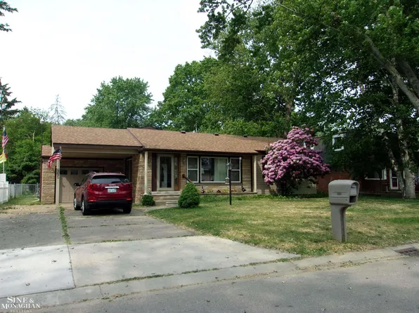 355 Colonial Ln, Algonac, MI 48001