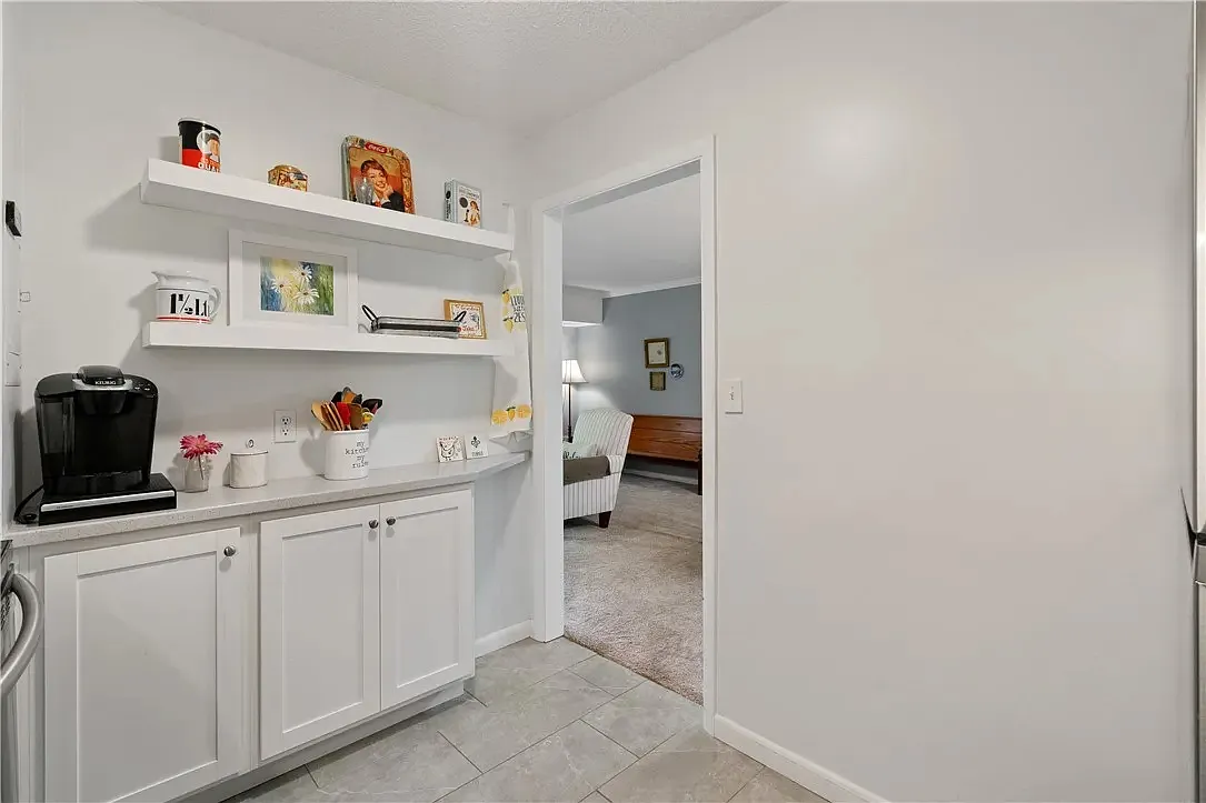 2120 Greentree Rd — Photo 4