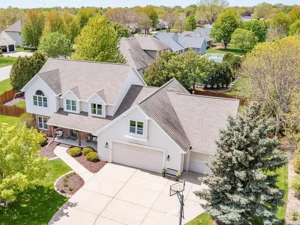 1900 Little Valley Ct, De Pere, WI 54115