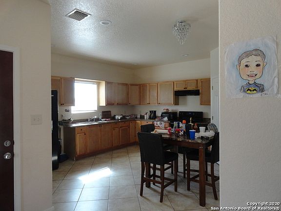 5th image of 2211 Colima St