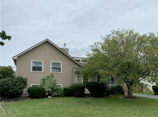 7153 Northview Dr, Lockport, NY 14094