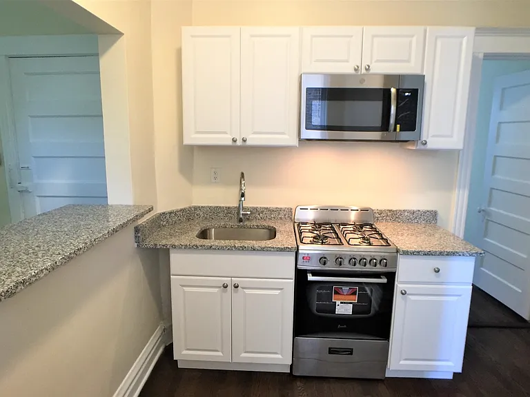 1906 W Waveland Ave #2F — Photo 4