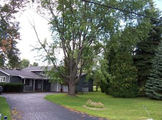 10121 Lakewood Rd, Crystal Lake, IL 60014