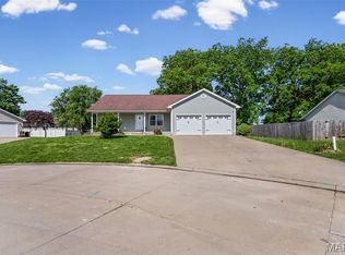 902 Lillian Ct, Jerseyville, IL 62052