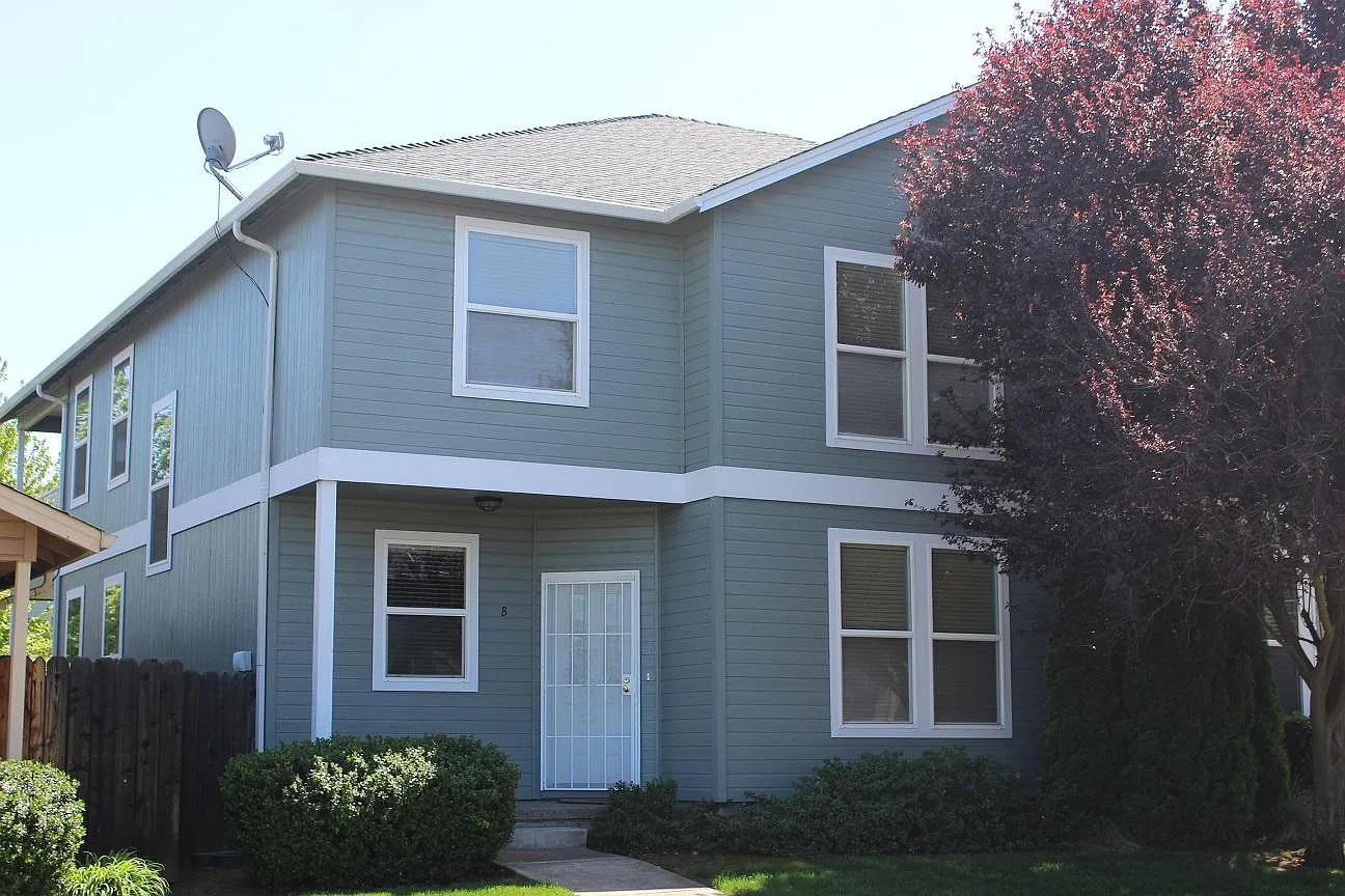 3162 Juniper Rdg APT B photo 1