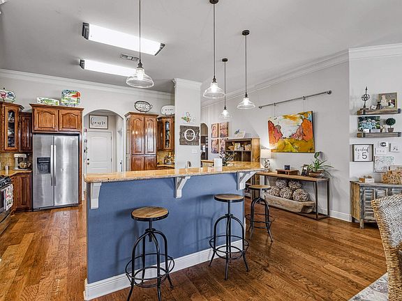 5th image of 210 Old Creek Rd