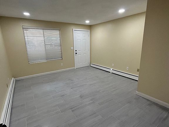 3rd image of 567-569 Smithfield Rd #9
