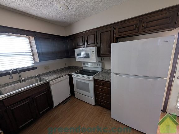 2nd image of 849 S Lindenwood Dr