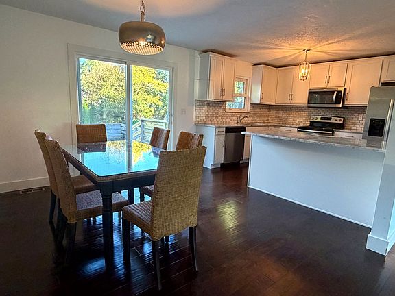 4th image of 1313 Cedar Dr