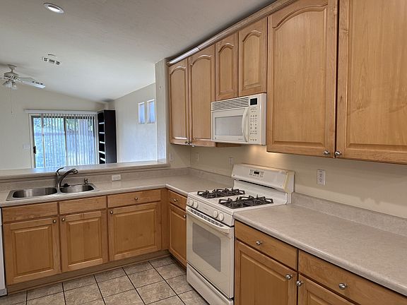 3rd image of 2443 N Creek Vista Dr