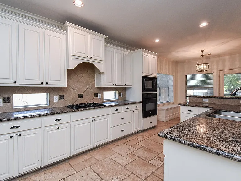 16915 Locust Springs Dr — Photo 13