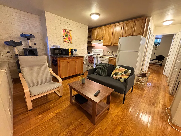 76 Tyler St #B — Photo 1
