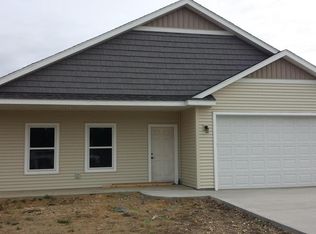 304 4th St NE, Hayfield, MN 55940