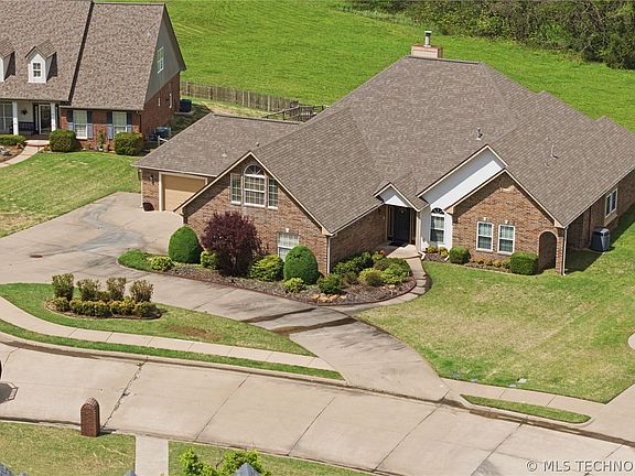 2nd image of 3302 Callaway Dr