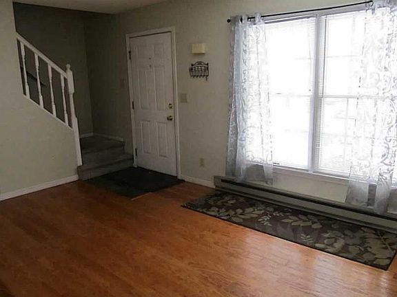 5th image of 23 Riverwoods Ct